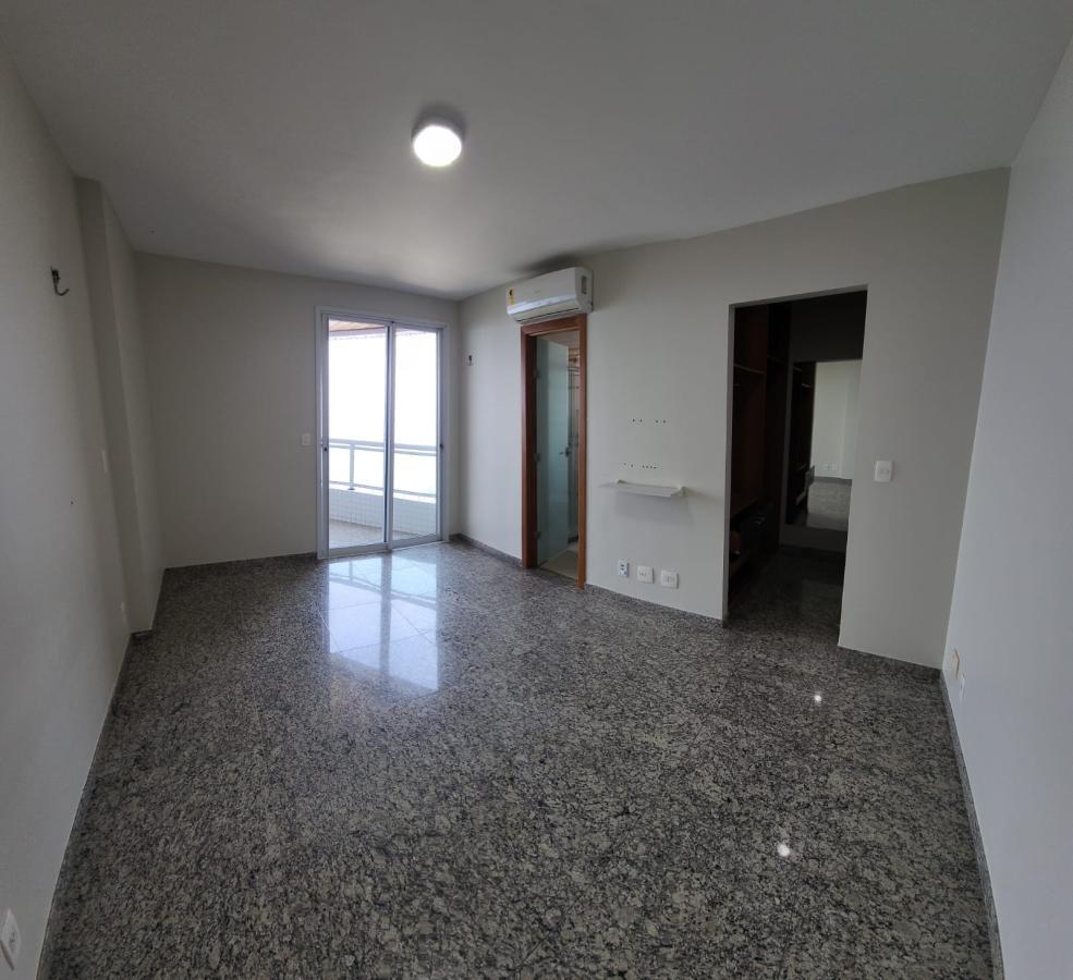 Apartamento à venda com 4 quartos, 180m² - Foto 2
