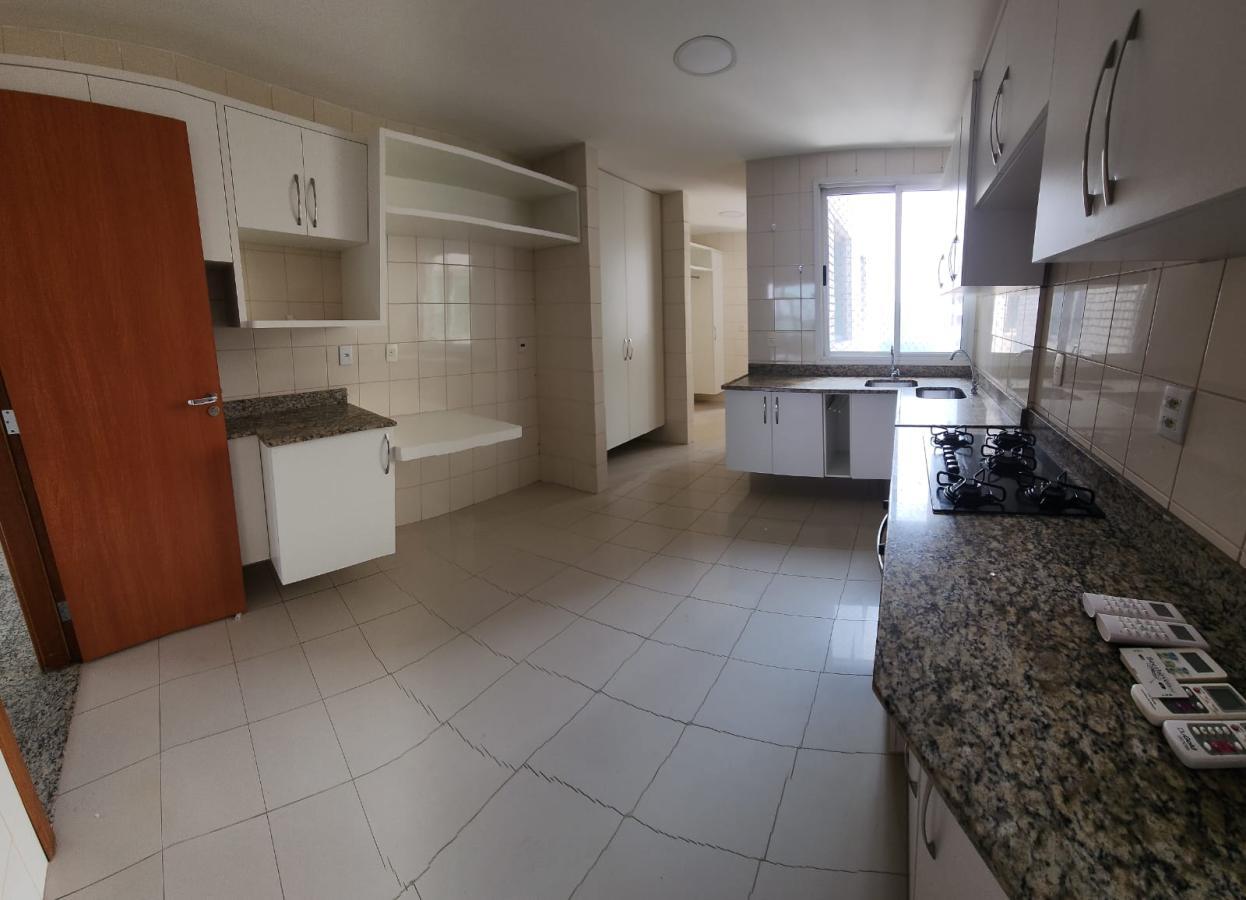 Apartamento à venda com 4 quartos, 180m² - Foto 7