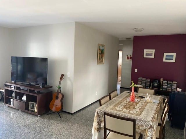 Apartamento à venda com 3 quartos, 136m² - Foto 2