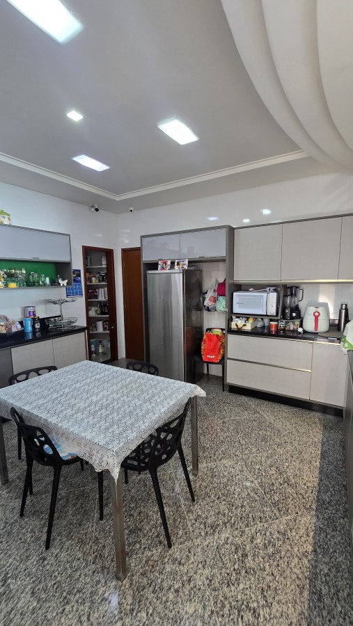 Casa de Condomínio à venda com 5 quartos, 374m² - Foto 3
