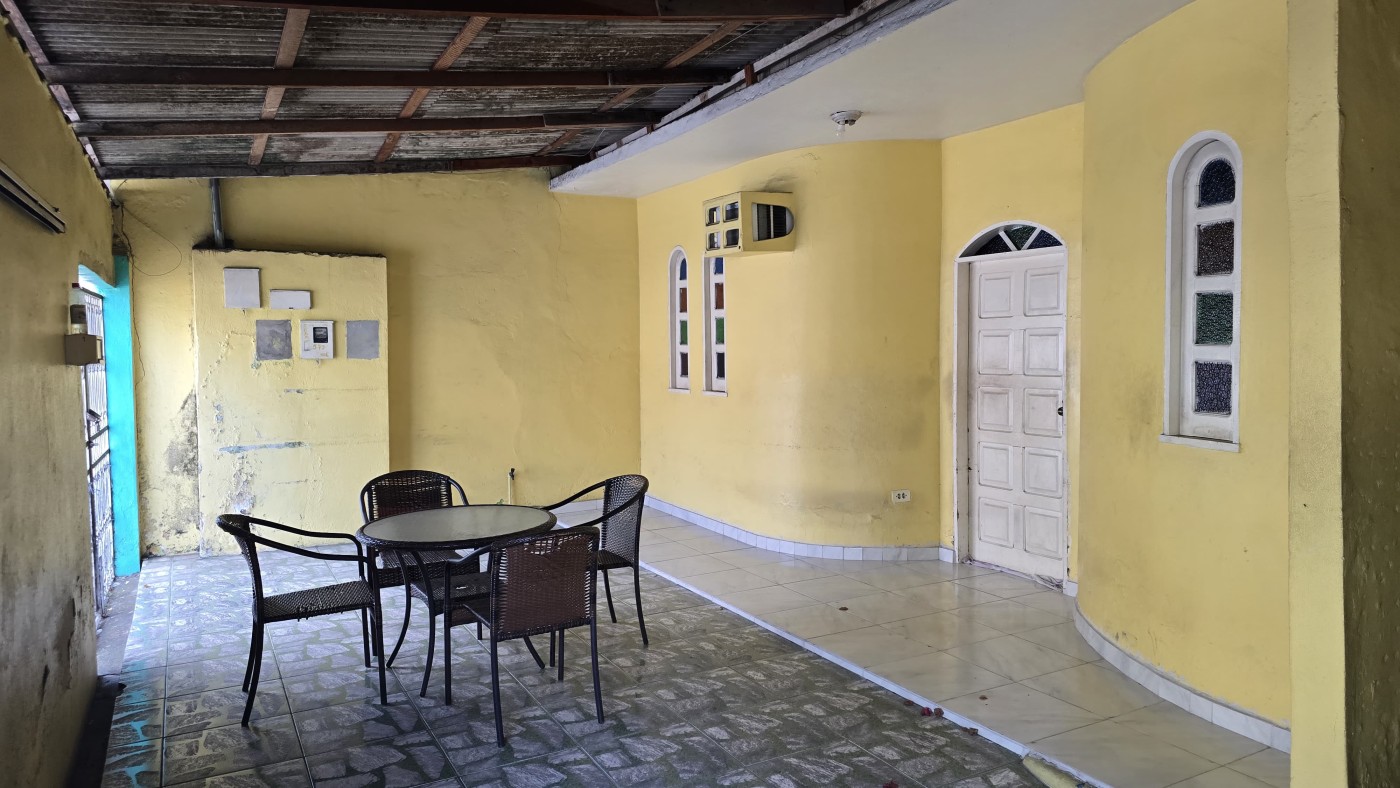 Casa à venda com 4 quartos, 308m² - Foto 2