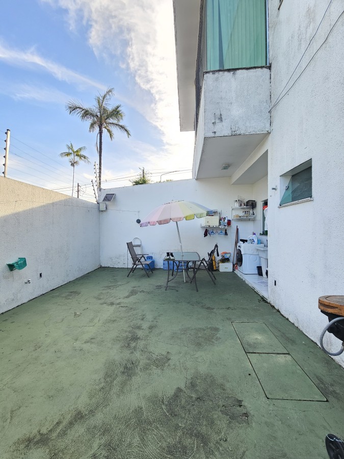 Casa de Condomínio à venda com 3 quartos, 200m² - Foto 2