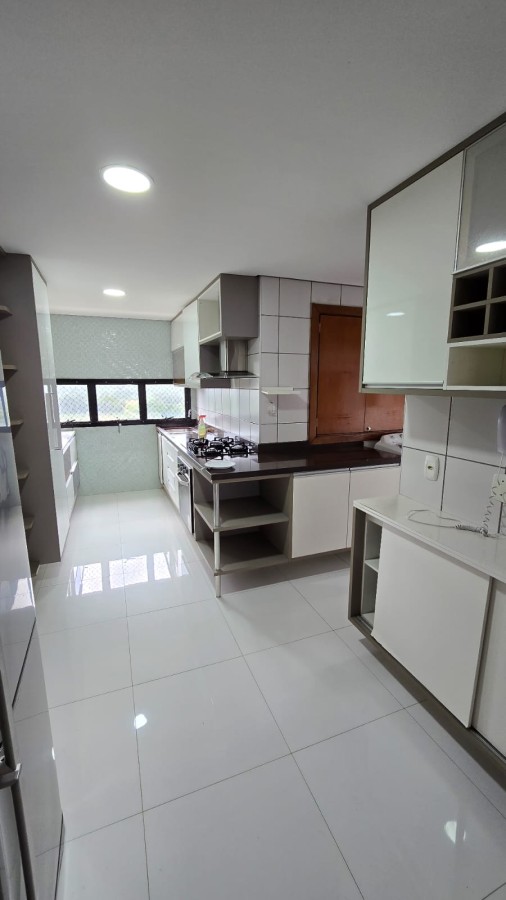Apartamento para alugar com 3 quartos, 136m² - Foto 2