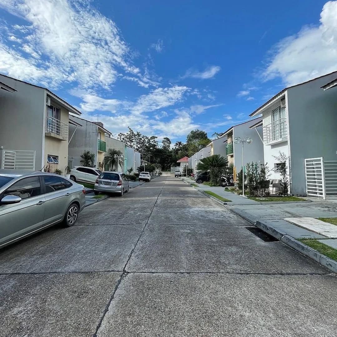 Casa de Condomínio à venda com 3 quartos, 220m² - Foto 3