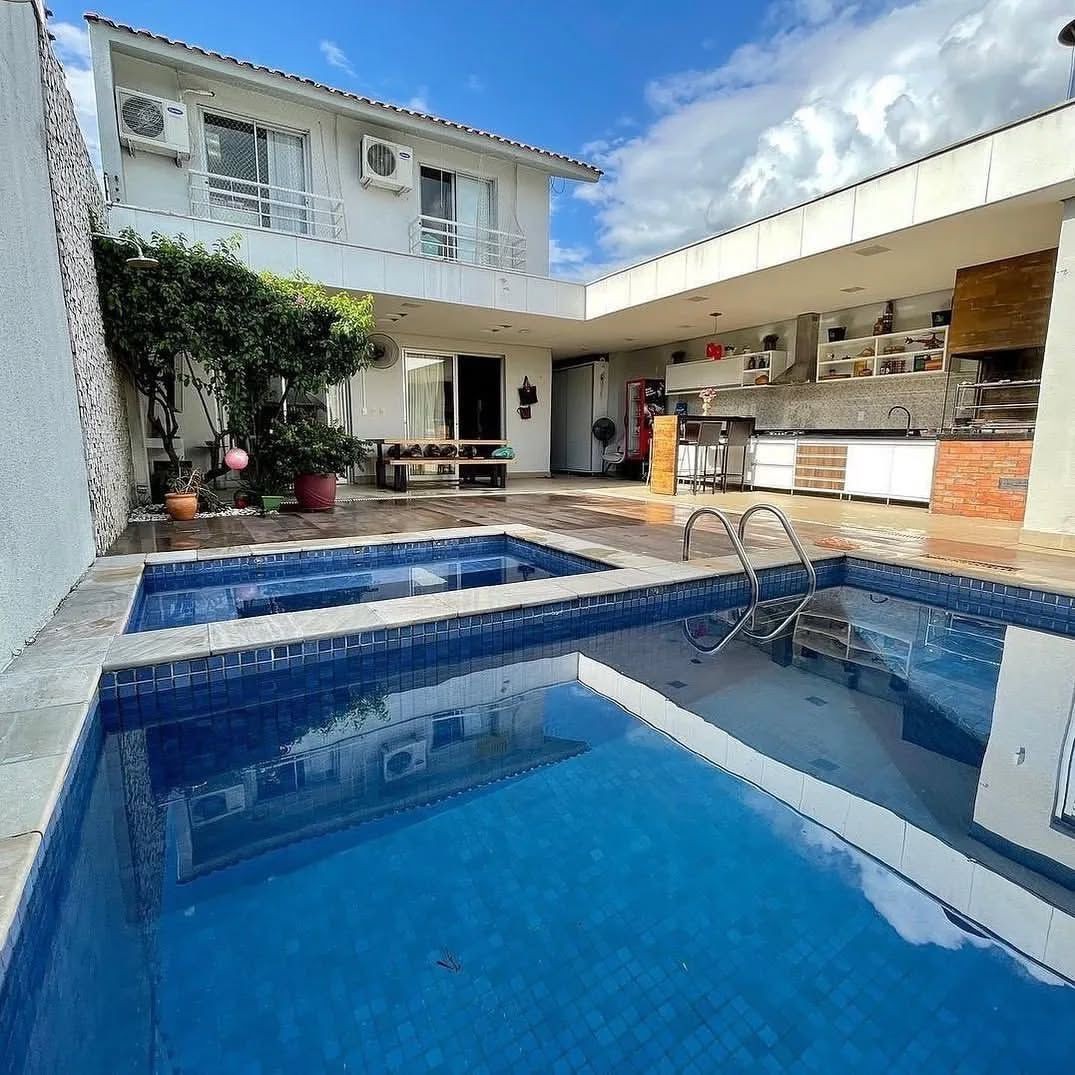 Casa de Condomínio à venda com 3 quartos, 220m² - Foto 1