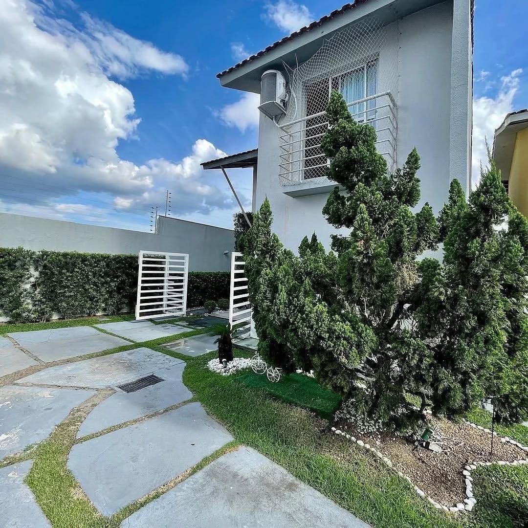 Casa de Condomínio à venda com 3 quartos, 220m² - Foto 2
