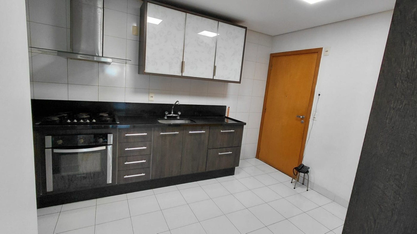 Apartamento à venda com 3 quartos, 147m² - Foto 8